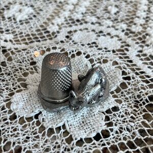 Vintage 1979 Metzke Pewter Thimble with Cat Figurine